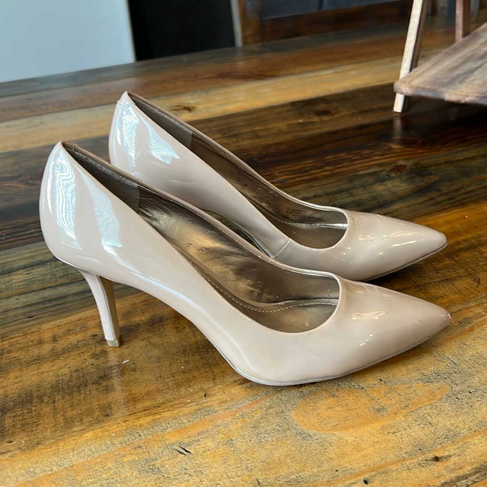BCBG DARK beige Patent Leather Heels